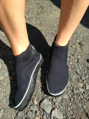 Reef walkers provide great traction for slippery lava rocks.