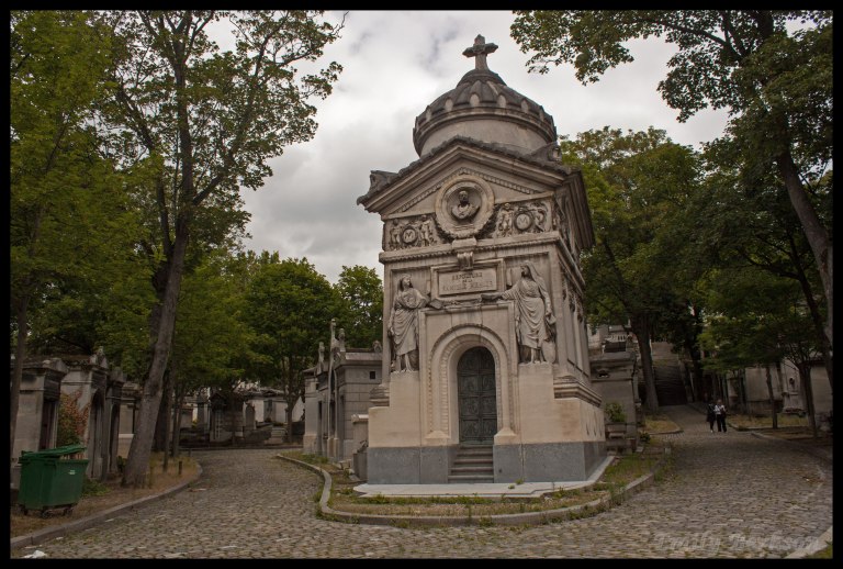 Lining the main roads are absolutely enormous mausoleums serving entire family names. Some look well-kept and frequently visited, while others had broken doors and rusty hinges.