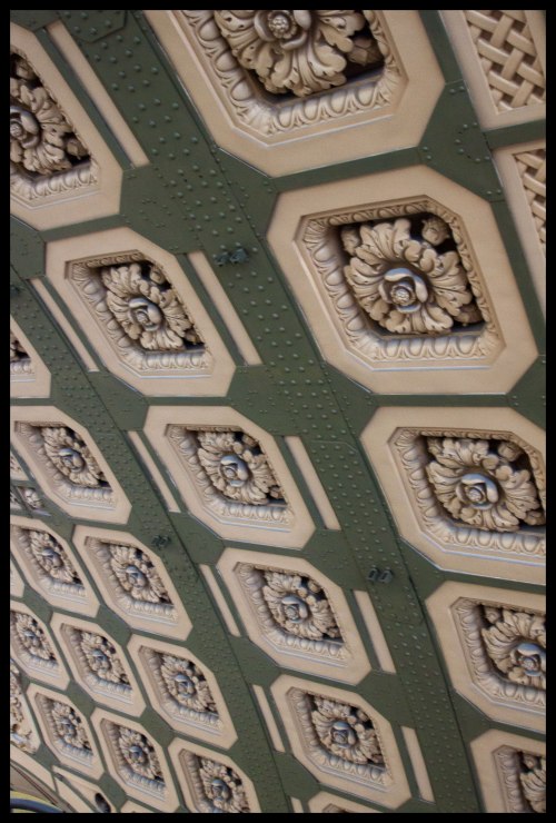 Even the train station ceiling has fine detail.